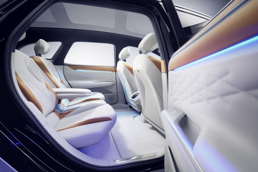 Интерьер Volkswagen I.D. Space Vizzion 2019 года  (фото 10 из 27)